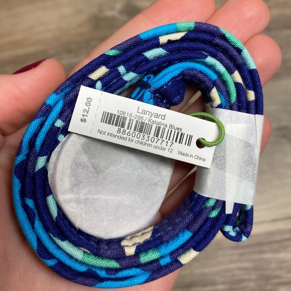 NWT Vera Bradley zip ID case and lanyard - Picture 3 of 8